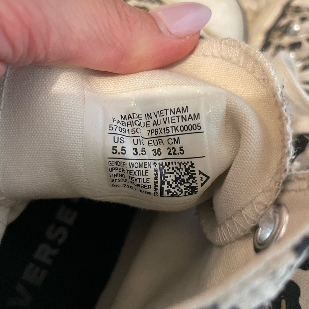 Converse Black and White High-Top Sneakers - Picture 4 of 4